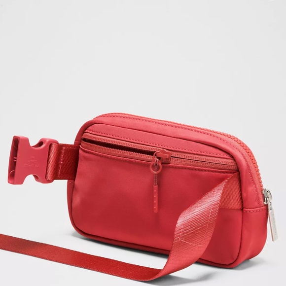 Brand New Lululemon Future Legacy Everywhere Mini Belt Bag COC CPC Logo - Picture 5 of 9